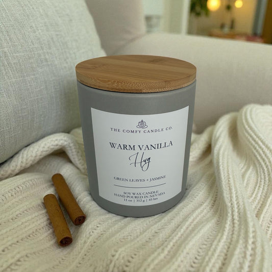 WARM VANILLA HUG 11 OZ. CANDLE