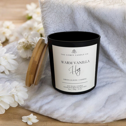WARM VANILLA HUG 8 OZ. CANDLE