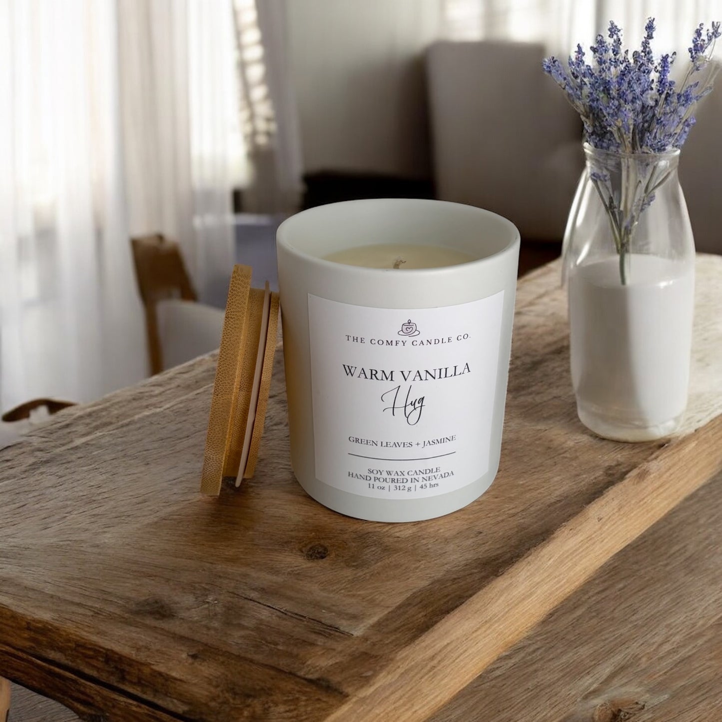 WARM VANILLA HUG 11 OZ. CANDLE